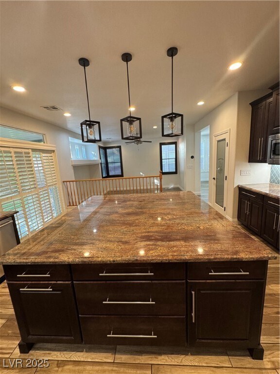 Building Photo - 9501 Ironsend St