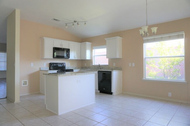 Building Photo - 2417 Hampton Dr