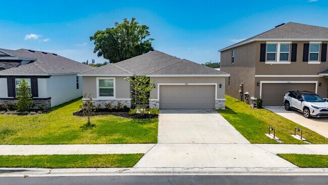 Building Photo - 4 Bedroom / 2 Bath House