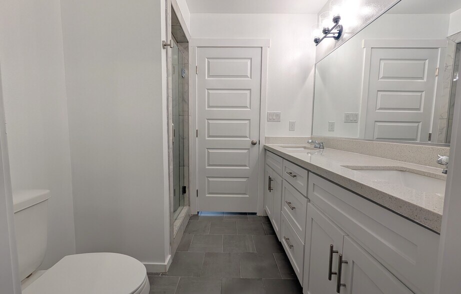 Building Photo - 2205 Multi National