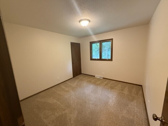 Building Photo - 276 Palomino Dr S
