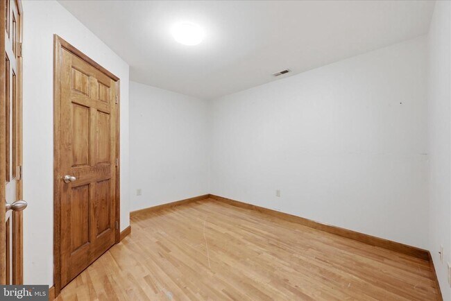 Building Photo - 443 Millwood Ave