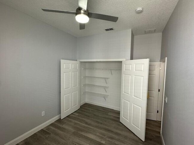 Building Photo - Completely remodeled 4 Bedroom 2 Bath sing...
