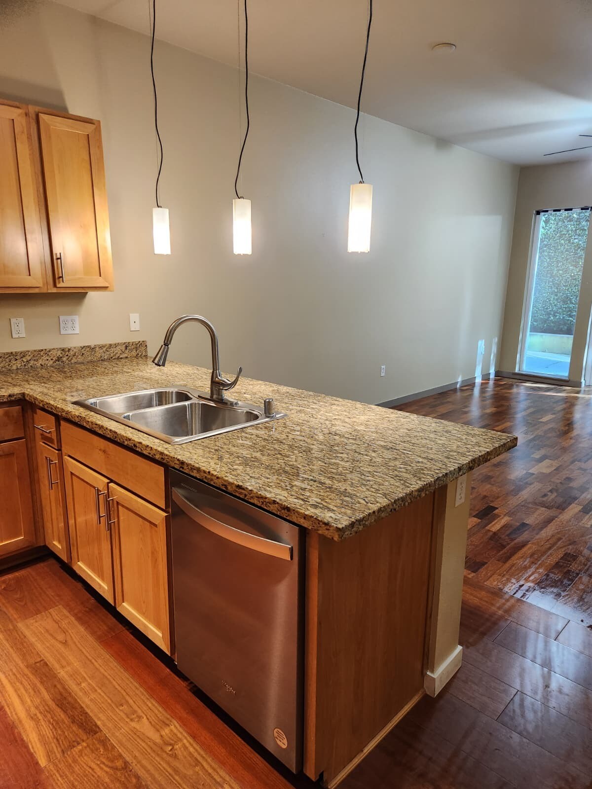 Building Photo - 375 Kirkland Ave