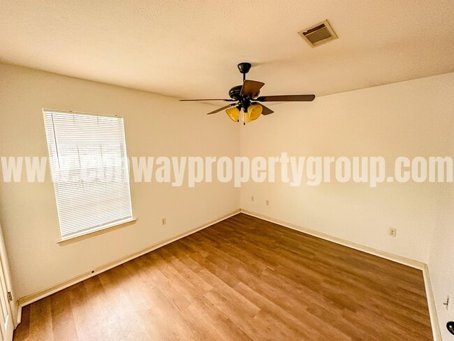 Building Photo - 1750 Longfellow Dr