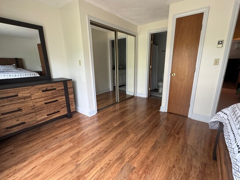 Building Photo - 56 Mountain River Ave