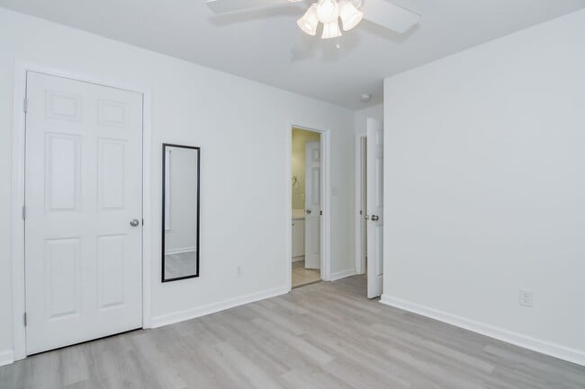 Building Photo - 2 Bedroom 2 Bath Townhouse