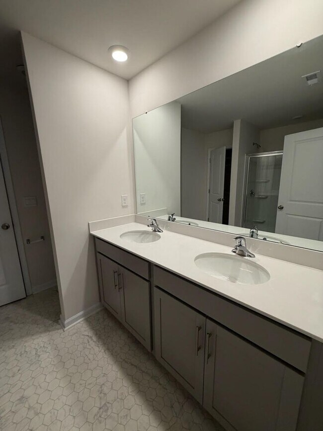 Building Photo - Brand new 3 bedroom townhome available for immediate move in!
