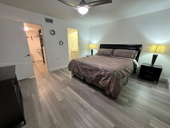 Building Photo - 1208 Bahama Bend