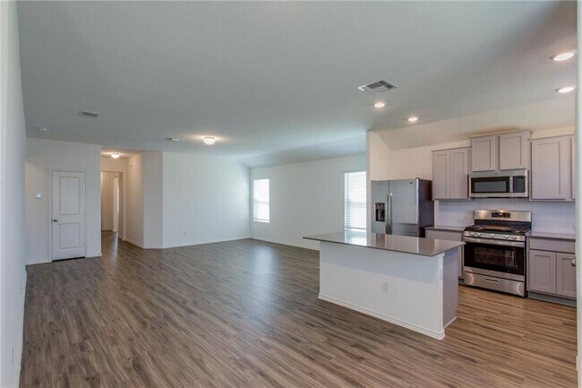 Building Photo - 6412 Laurencia Pl