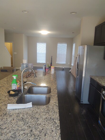 Building Photo - 22414 Glenbow Way