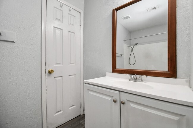 Building Photo - 707 S Franklin Ave