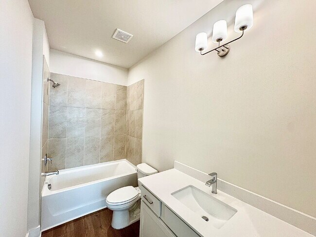 Building Photo - Your Alpharetta Retreat Awaits – Elegant T...