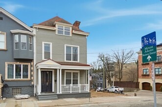 Building Photo - 1220 Louden St