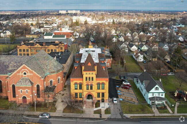 Building Photo - 938 Clifford Ave