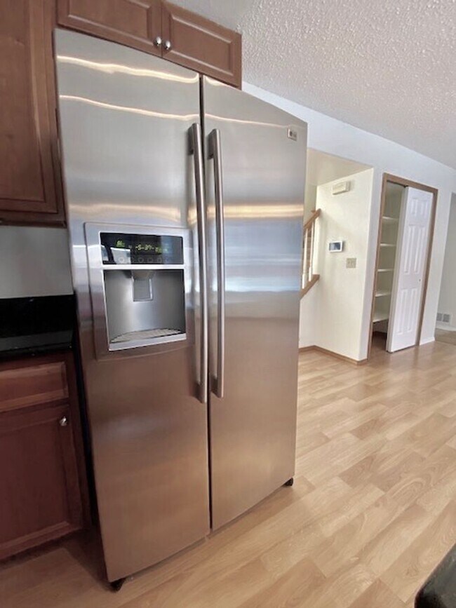Building Photo - Spacious Briargate 4 Bedroom/3.5 Bathroom Home with huge Yard