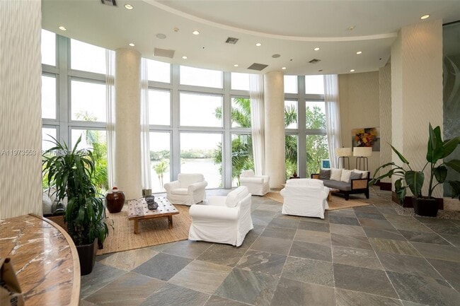 Building Photo - 2641 N Flamingo Rd