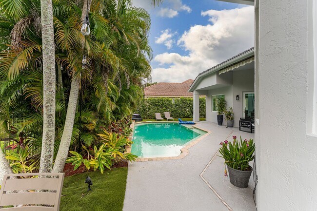 Building Photo - 4023 W Lake Estates Dr
