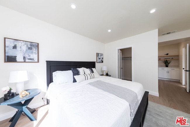 Building Photo - 3766 Valleybrink Rd