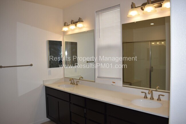 Building Photo - Lovely upgraded Four bedroom w Loft