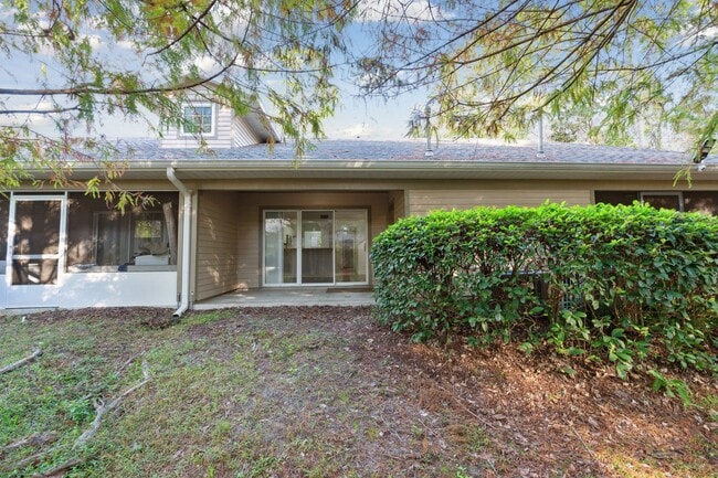 Building Photo - Townhome in Woods Edge!
