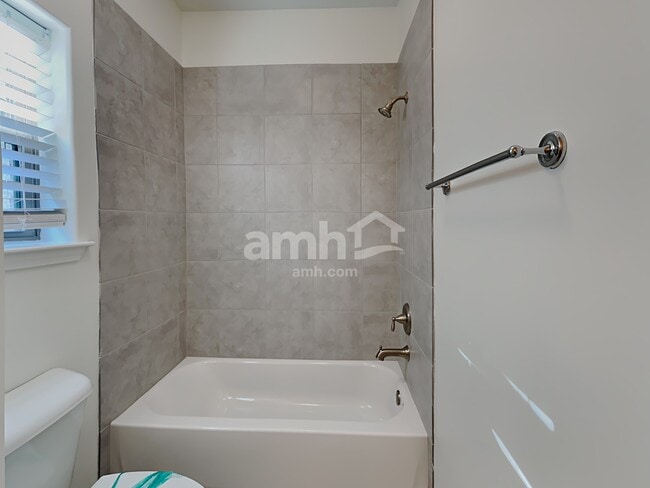 Building Photo - 5462 Stonecrest Dr