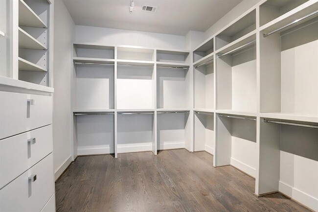 Building Photo - 306 W Pierce St