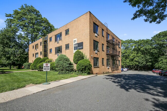 Building Photo - 171 Vose Ave