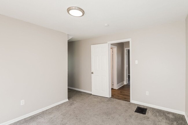 Building Photo - 2316 Delavan Ave