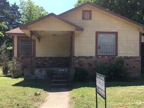 Building Photo - 3046 Pine St