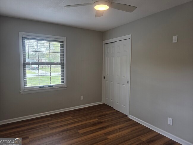 Building Photo - 103 W 15th St