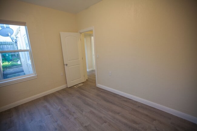 Building Photo - 161 Peoria St