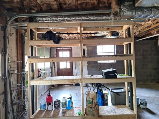 Building Photo - Basement Rancher located in Farragut