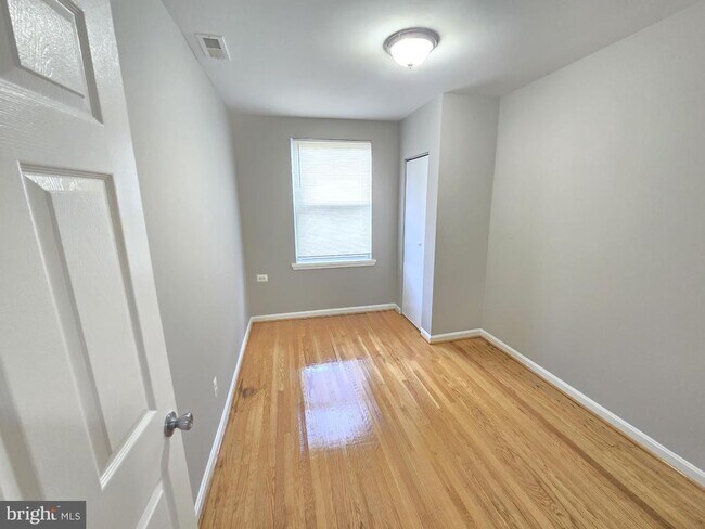 Building Photo - 3516 Erdman Ave