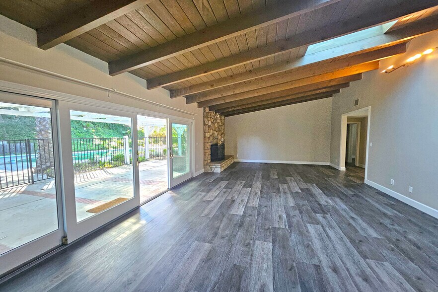 Building Photo - 23526 Dolorosa St