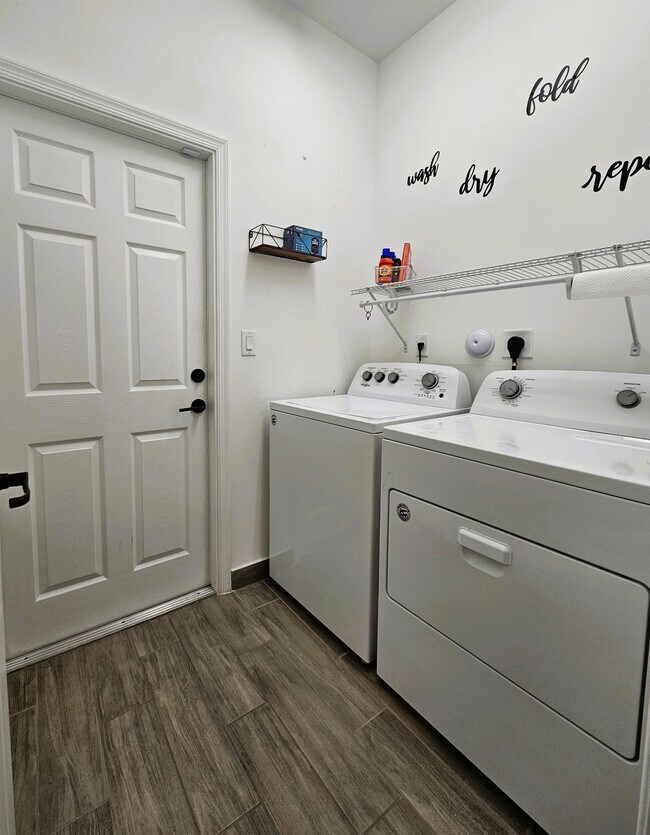 Building Photo - 5032 Arancia Ln