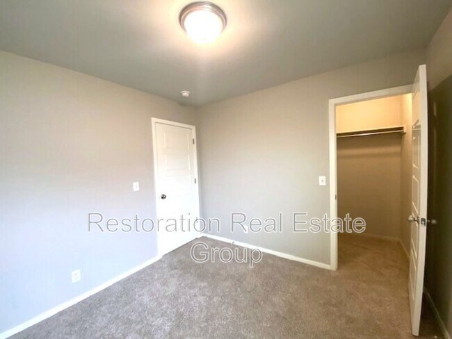 Building Photo - 10010 E 108th Pl N