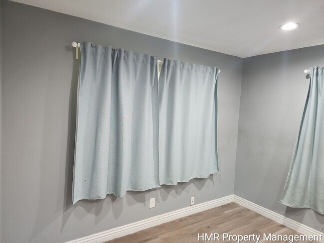 Building Photo - MOVE IN SPECIAL - Charming Single-Story Home