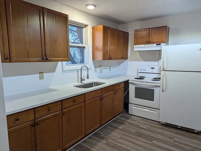 Building Photo - 6th St