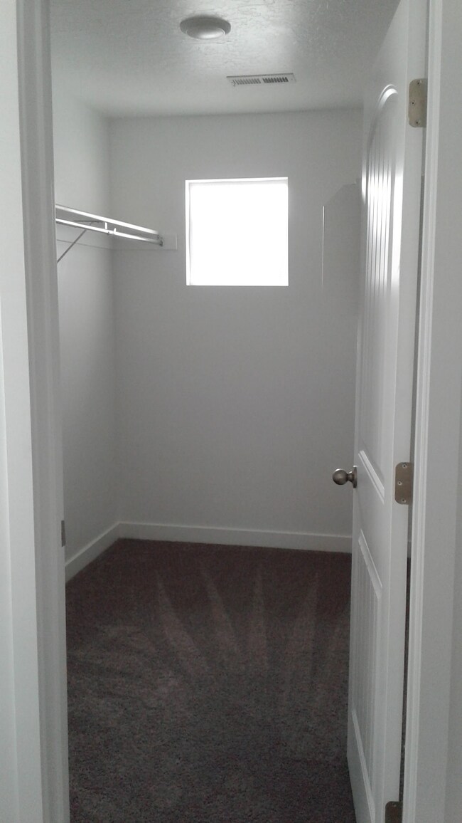 Building Photo - 444 S Fox Chase Ln