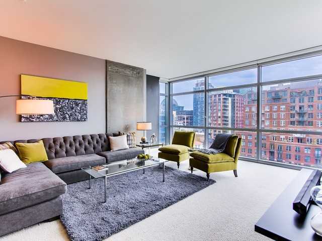 Building Photo - Gorgeous Downtown Condo with Spacious Floo...