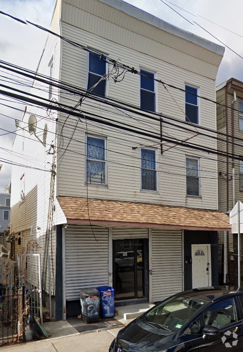 Building Photo - 96 Summer Ave