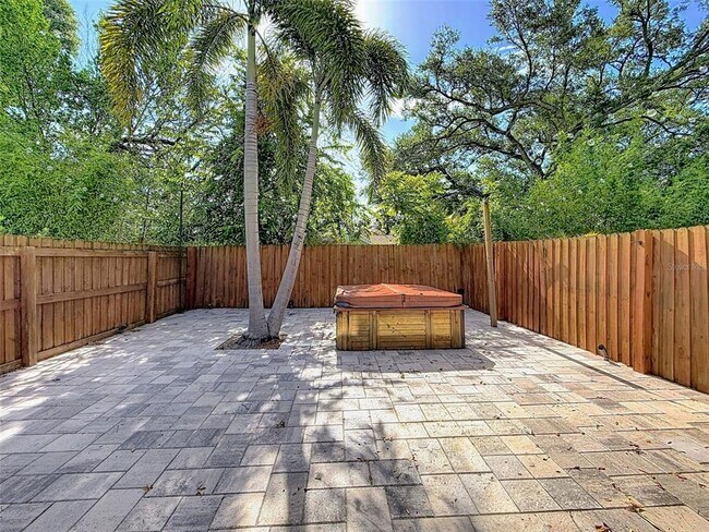 Building Photo - 112 S Bungalow Park Ave