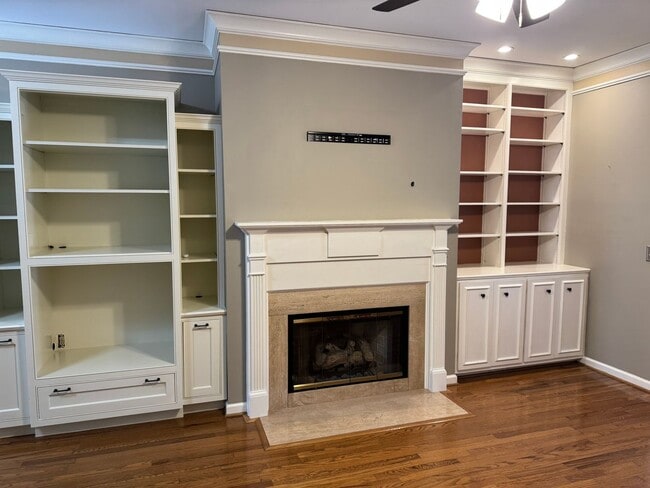 Building Photo - 2BR Bellevue Townhome