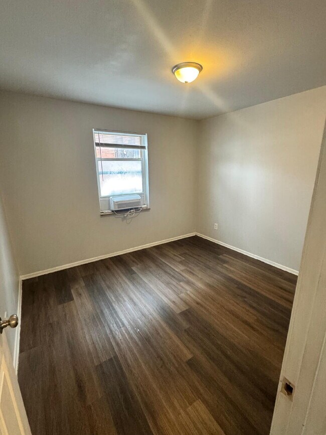 Building Photo - 2919 Chippewa St