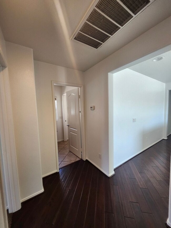 Building Photo - Chino 4 bedroom Beauty