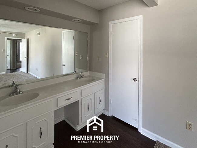 Building Photo - Stunning 3BR/2BA Near Southwind | 2,079 Sq Ft, Built-Ins, Fireplace & Covered Patio