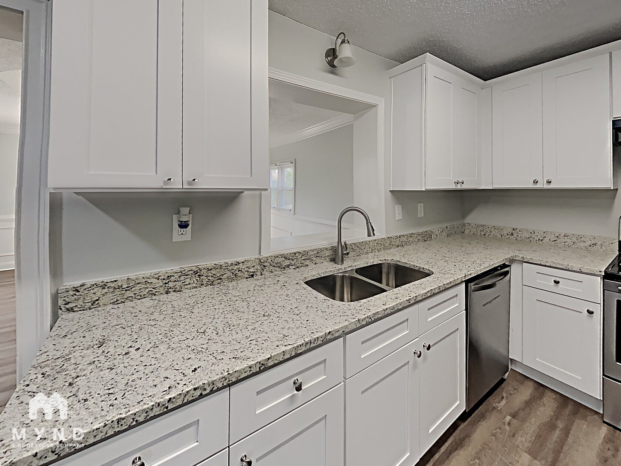 Building Photo - 585 Oak Way