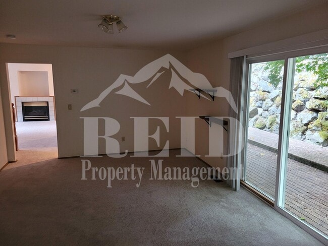 Building Photo - Ridgetop / Island Lake home located in a cul-de-sac