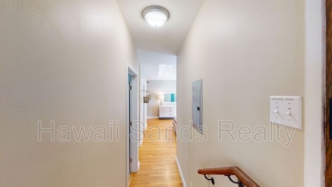 Building Photo - 254A Kuliouou Rd